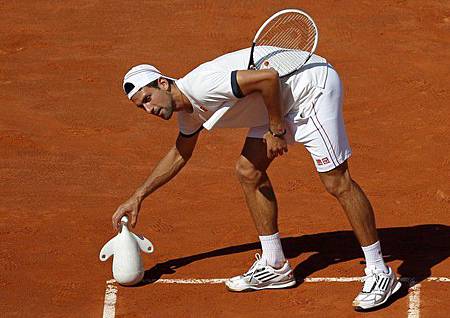 2012France-0526-Nole-training-funny2