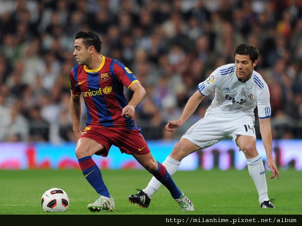 Clasico-2011-0416-XaviHernandez-XabiAlonso.jpg