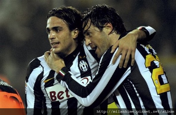 Juve-Inter-2011-0213-AlessandroMatri-LucaToni-hug.jpg