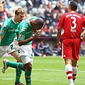 Bremen-20080920-Bayern-歡樂對比.jpg