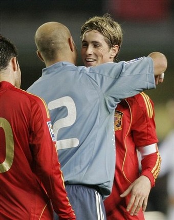 Torres-20081120-spain-Reina抱抱好開心.jpg