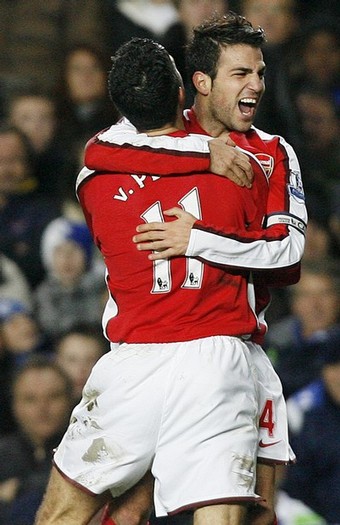 Arsenal-20081130-VanPersie-Cesc-hug.jpg