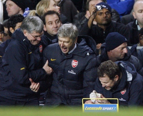 Arsenal-20081130-Wenger教練也激動.jpg