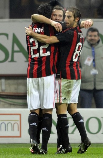 Coppa-sheva-kaka-mathieu-hug  20081203