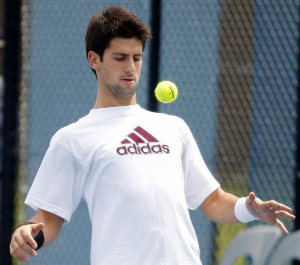 Djokovic-Brisbane-玩20090104