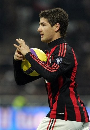 MilanDerby-20090215-pato-進球慶祝-還是孩子.jpg