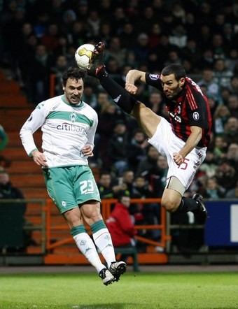 funny-zambrotta-HugoAlmeida-20090218-Bremen