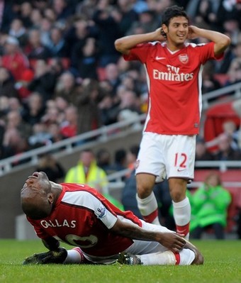 Arsenal-20090221-funny-可愛Vela-怪怪Gallas.jpg