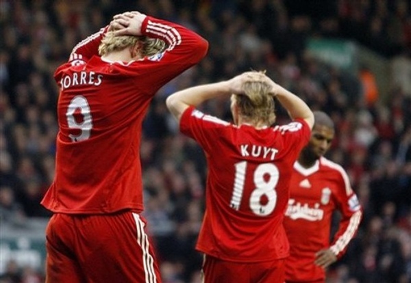 Torres-20090222-funny抱頭.jpg