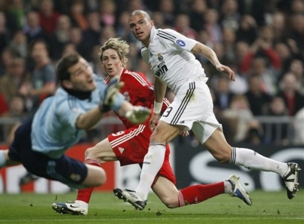 RM-20090225CL-Liverpool-Torres-pepe-6.jpg