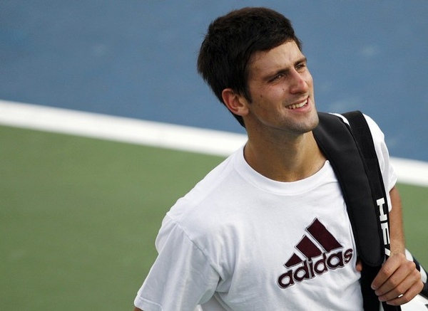 Djokovic-20090227-賽後換衣出場.jpg