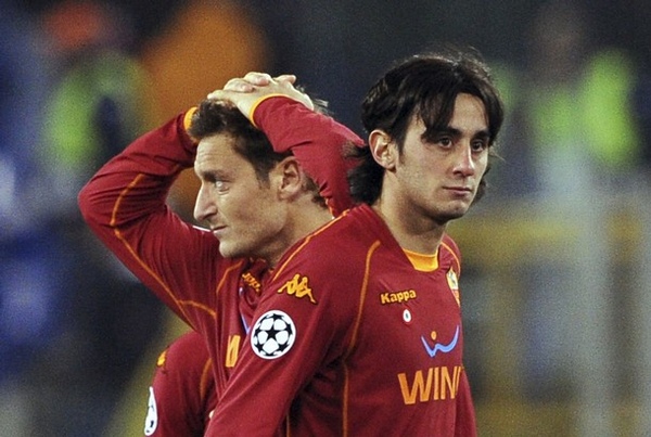 Roma-20090311CL-Arsenal-Totti-Aquilani