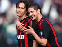 Milan-20090315-SuperPippo300球-pato-smile.jpg