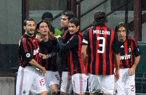 Milan-20090419-重點在背影-maldini.jpg