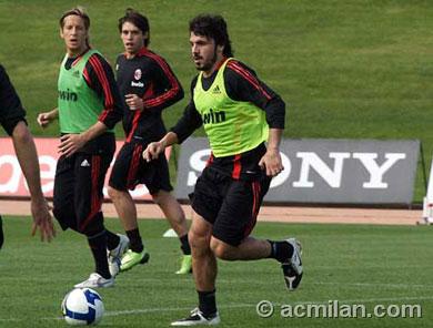 Milanello-200904- Rino帶球活動了