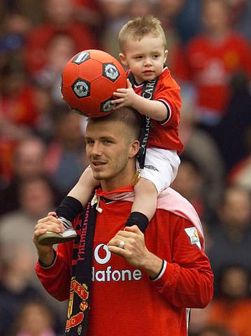 beckham-son-011129.jpg