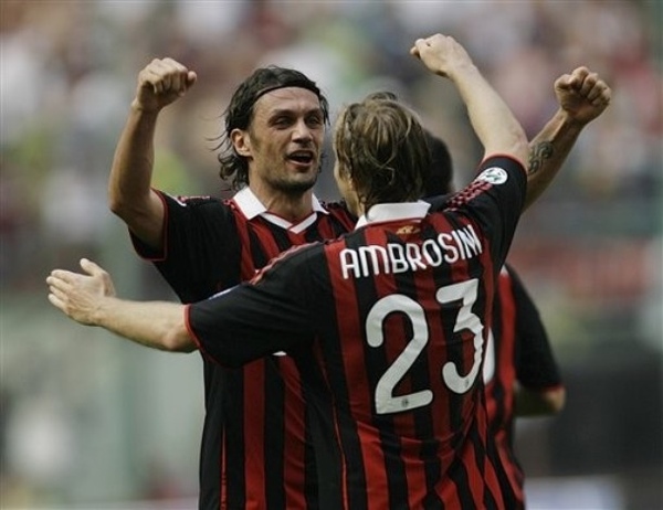 Maldini-20090524-Roma-ambroGoal-hug.jpg