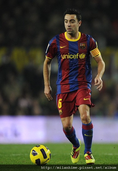 Barca-2011-0102-Xavi-紀念平巴塞出場最多紀錄549場1.jpg