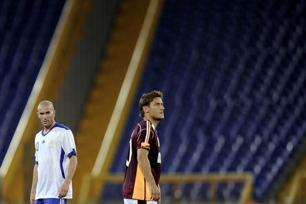 20090605VincentCandelaFarewell紀念賽-Totti-Zidane.jpg