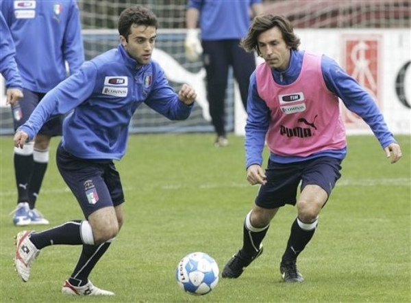 Azzurri-20090327-Pirlo-Rossi.jpg