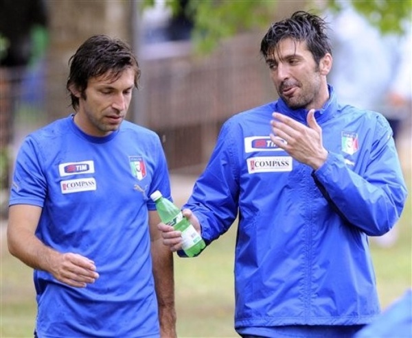 Azzurri-20090607-Pirlo-Buffon.jpg