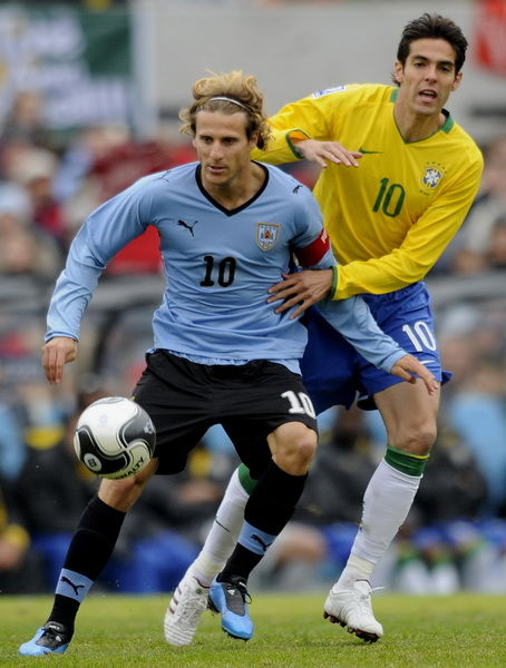 2010世預賽-20090607-巴西-kaka-烏拉圭Forlan2.bmp