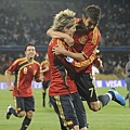 Spain-20090614-聯合會杯-Torres-Villa-hug2.jpg