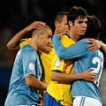 2009聯合會杯-0621-Azzurri-輸很大pirlo-kaka-hug.jpg