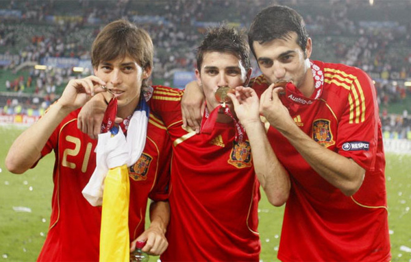 Albiol-Euro2008-奪冠-瓦倫幫.jpg Albiol-Euro2008-奪冠-瓦倫幫.jpg