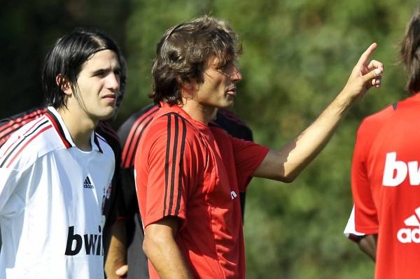 Milan-20090706-milanello-Leo教練帶新兵.jpg