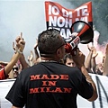 Milan-20090706-milanello-愛之深責之切球迷.jpg