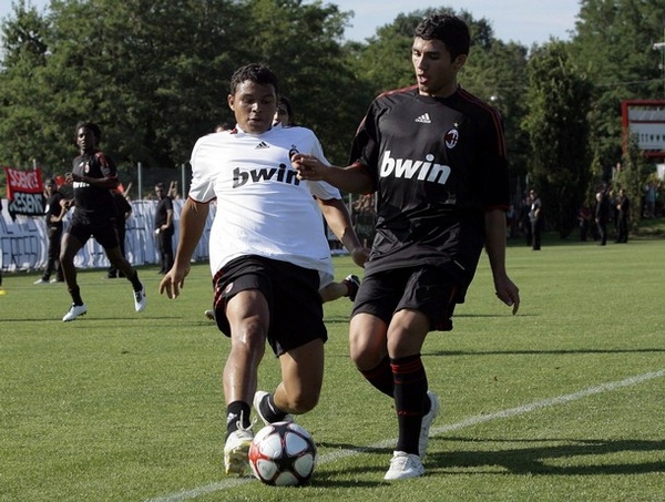 Milan-20090706-milanello-silva-TabareViudez烏拉圭小子.jpg