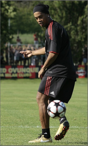 Milan-20090706-milanello-Ronaldinho.jpg