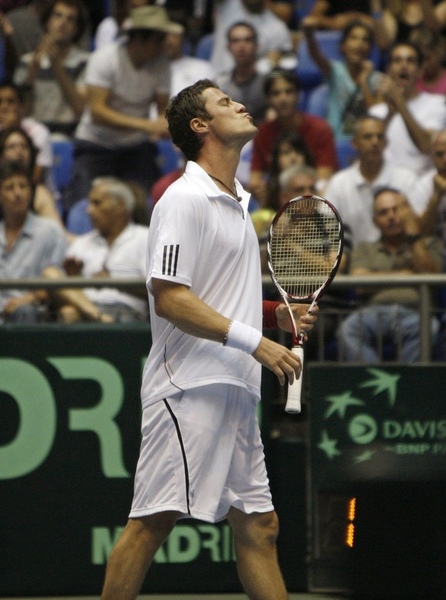 2009DavisCup-0712-Russia-Israel-Safin-funnyface.jpg