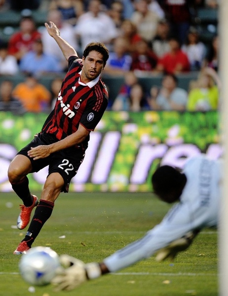 Milan-20090720-USA-熱身賽-Galaxy-Borriello.jpg