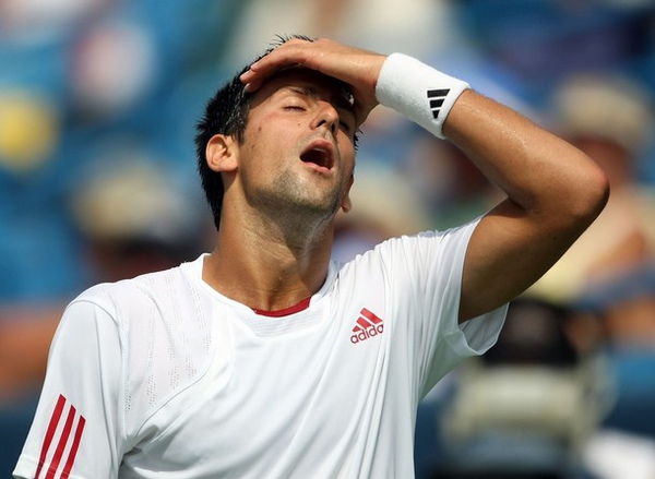 2009Cincinnati-0819-Djokovic-日正當中熱呀.jpg