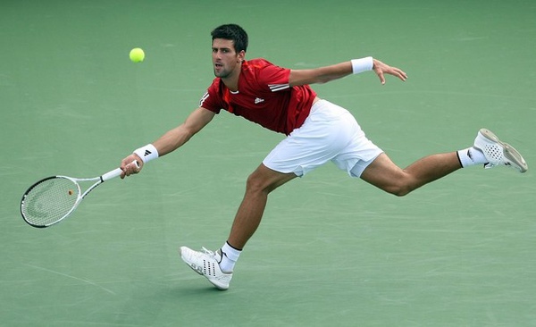 2009Cincinnati-0820-Djokovic變換球衣.jpg