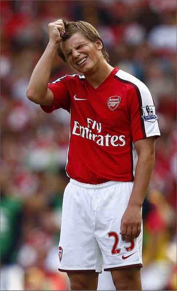 Arsenal-20090822-R03-Arshavin搞笑乎.jpg