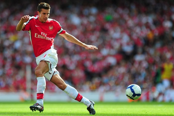 Arsenal-20090822-R03-vanPersie-踢球架勢3.jpg