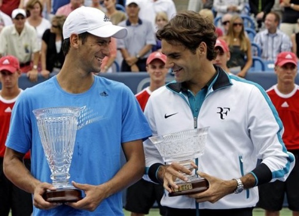 2009Cincinnati-0823-Djokovic-federer-亞軍比較大.jpg