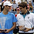 2009Cincinnati-0823-Djokovic-federer-亞軍比較大.jpg