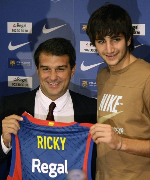 RickyRubio-20090901-Barca-Laporta.jpg