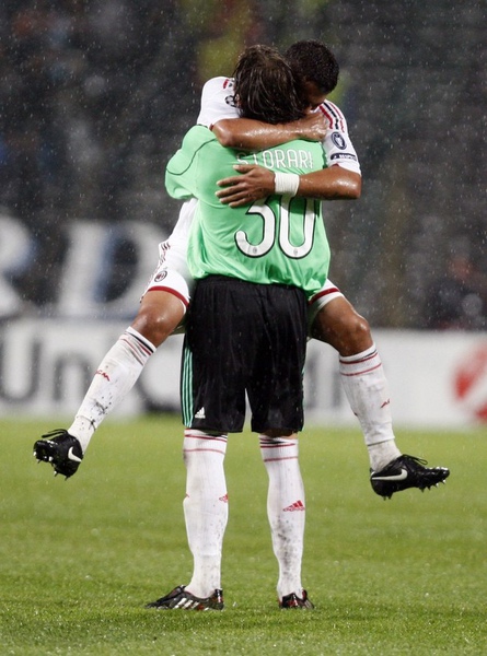 Milan-20090915CL-感動時刻-Silva-Storari-hug.jpg