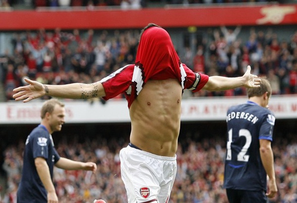 Arsenal-20091004-R08-Cesc-goal慶祝.jpg