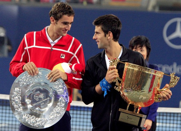 Djokovic-200901011-final-Cilic-談笑中.jpg