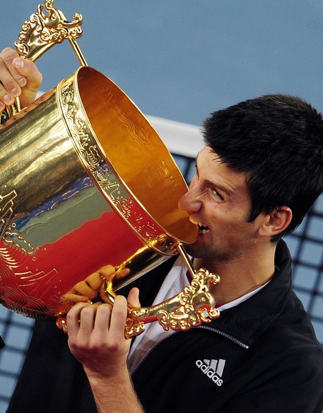 Djokovic-200901011-final-win-模仿Nadal.jpg