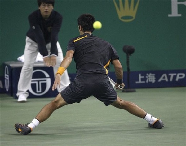 2009上海-1016-Djokovic-又在搞笑了.jpg