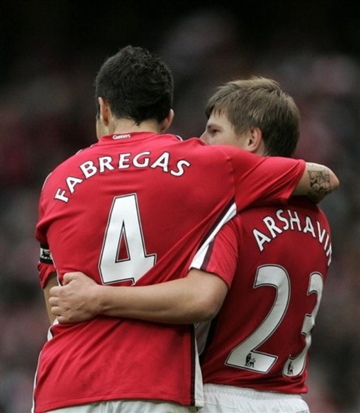 Arsenal-20091017-ArshavinGoal-歡慶-Cesc.jpg