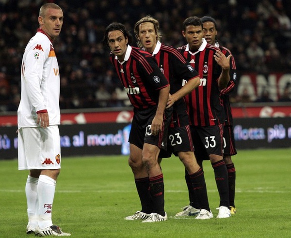 Milan-20091018-nesta-ambro-Silva-dinho-funny防守.jpg