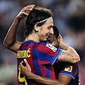 Barca-20091025-IbraGoal-大巨人與小矮人Keita-s.jpg